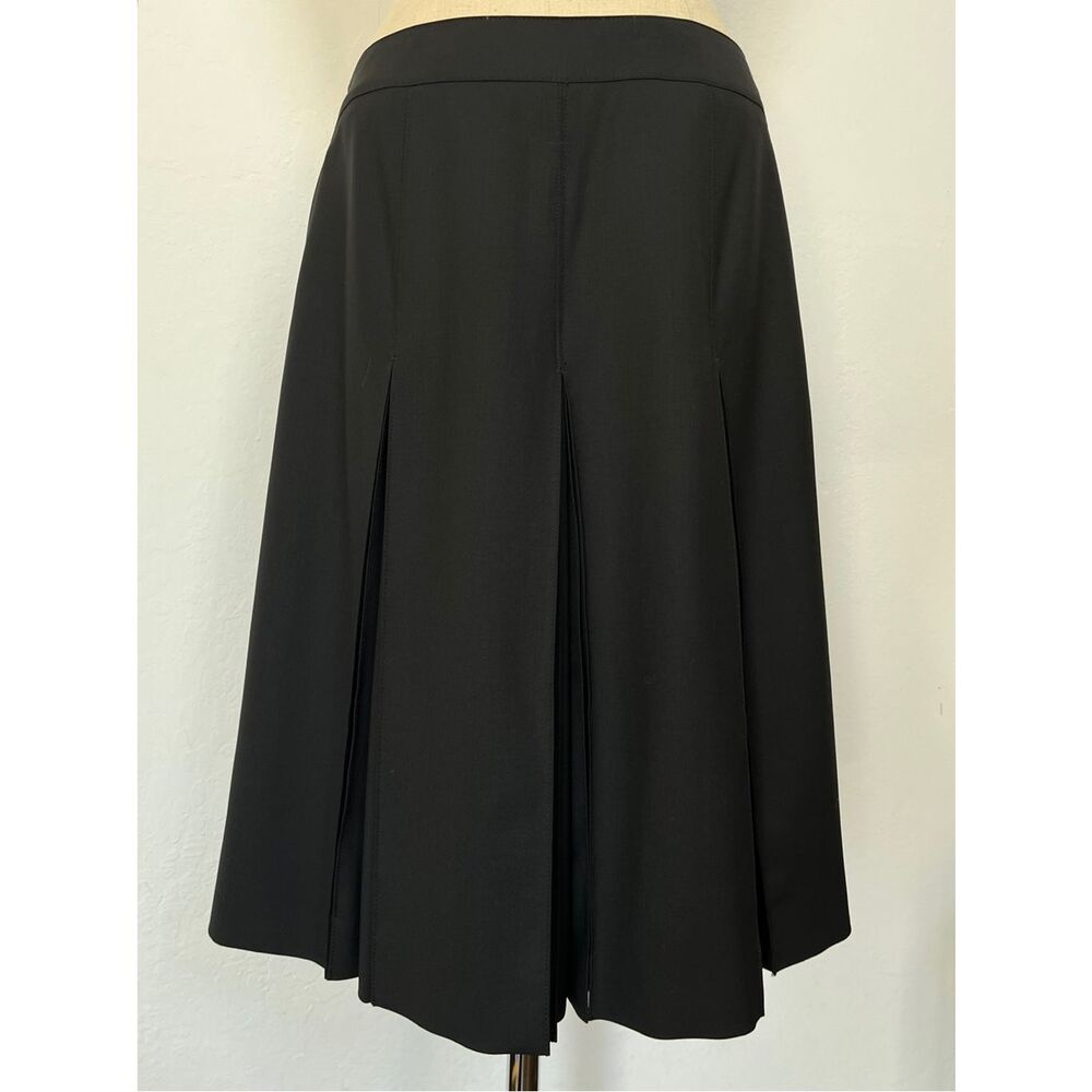 Burberry of London Women’s 8 Virgin Wool Pleated Skirt - Picture 2 of 12
